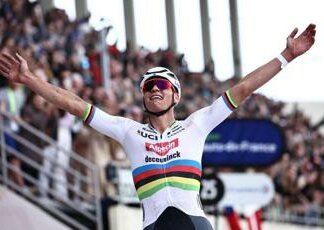 Parigi-Roubaix, vince Van der Poel