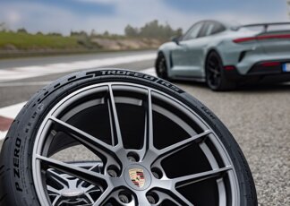 Pirelli amplia gamma Elect con due nuovi P Zero per Porsche Taycan