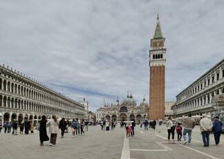 Ponti 25 aprile e 1 maggio, in arrivo stangata: costeranno il 10% in più