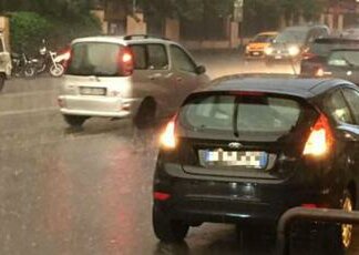 Primo maggio con pioggia, allerta meteo oggi: maltempo e freddo