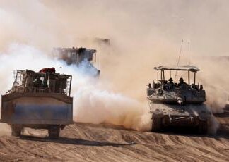 Rafah, Israele ammassa i tank al confine: ultime trattative per una tregua