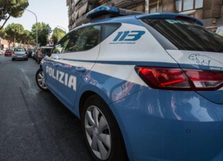 Roma, lancia sassi dal Muro Torto sulle auto: 29enne arrestato. Colpita anche auto della Polizia Locale