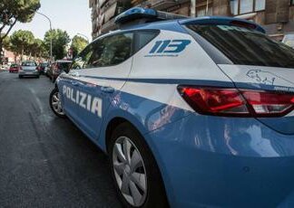 Roma, notte di paura per madre e figlia: in 3 armati entrano in casa: furto da 100mila euro