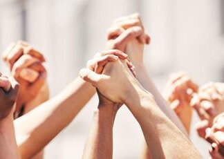 Salute: relazioni sociali modellano cervello, 5 amici stretti numero perfetto