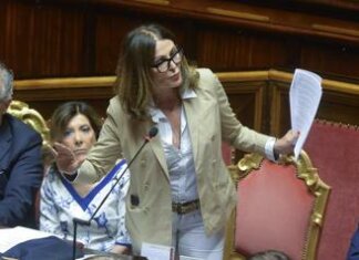 Sfiducia a Santanchè, così l’opposizione prova a compattarsi