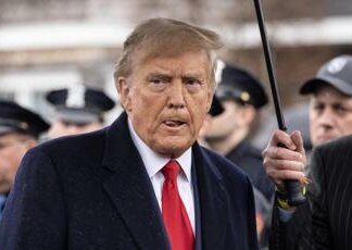 Trump, soldi alla pornostar Stormy Daniels: oggi al via processo a New York