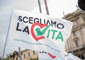 UE, Aborto. Pro Vita Famiglia: Commissione UE vittima di fake news, sostegno maternità c’entra col PNRR