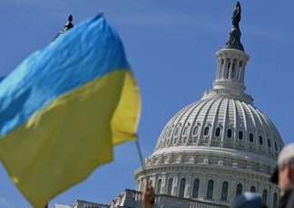 Ucraina, Congresso Usa approva pacchetto aiuti. Biden: “Armi a Kiev già questa settimana”