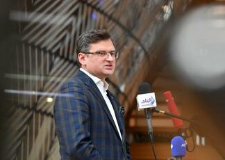 Ucraina, Kuleba chiede missili Patriot e la Nato lavora a fondo da 100 miliardi