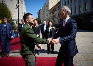 “Ucraina entrerà nella Nato”, la promessa di Stoltenberg a Zelensky