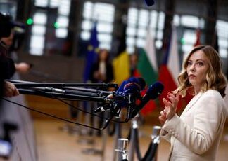 Ue, Meloni si sfila da ‘toto-Draghi’: “Nome autorevole, ma ora è filosofia”