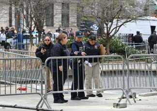 Usa, morto uomo che si è dato fuoco fuori da tribunale processo Trump