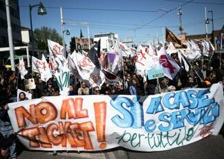 Venezia, primo giorno con il ticket d’ingresso: 110mila arrivi tra le proteste