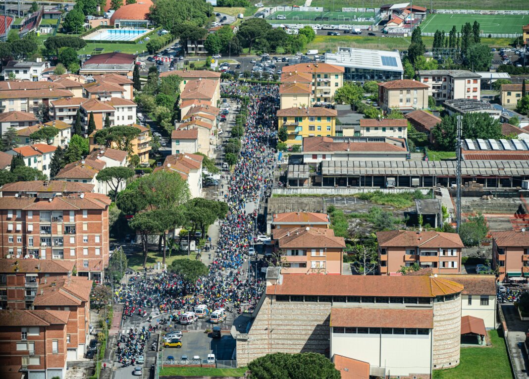 Vespa Parade, la carica dei 15mila lungo le colline pisane