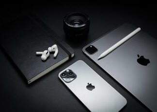 Apple, calano le vendite di iPhone e iPad ma salgono i servizi online