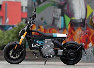 BMW Motorrad presenta il nuovo CE02