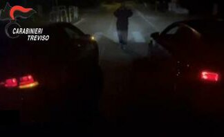 Gara di velocità tra auto a Treviso, piloti 20enni incastrati da video finito sui social