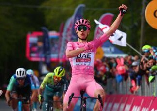 Giro d’Italia, Pogacar vince in volata ottava tappa ed è sempre più maglia rosa
