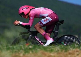 Giro d’Italia, Pogacar vince la crono: show della maglia rosa