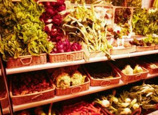 Gli italiani e la carne, sempre di più quelli che non la mangiano: i vegani sono quadruplicati