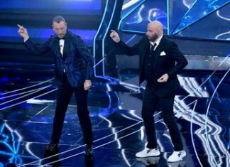 I compensi di Amadeus e le scarpe di John Travolta, interrogazione di Gasparri