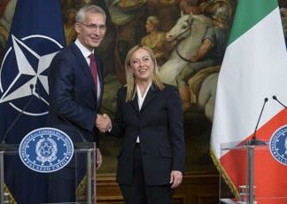 Italia-Nato, Meloni oggi vede Stoltenberg: sul tavolo aiuti all’Ucraina e nodo spesa militare