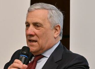 Natalità, Tajani: “Decrescita danno economico, famiglie siano nucleo società”