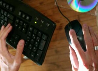 Pedofilia, sextortion e adescamento under 13: la minaccia corre sul web