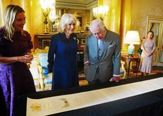 Per Carlo II un Coronation roll ‘vegano’: sarà di carta e non di pelle