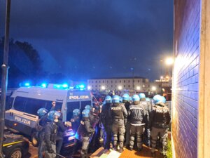 Salvini contestato a Livorno: "Quattro sfigati comunisti"