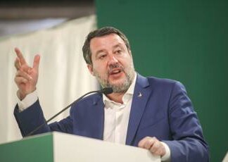 Salvini contestato da ambientalisti a Trento: “Non avete capito niente della vita”