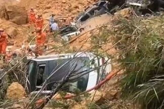 Tragedia in Cina, crolla carreggiata in autostrada: 24 morti