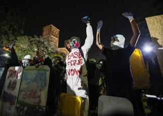 Usa, non si fermano proteste pro-Gaza nelle università: polizia fa irruzione a Ucla