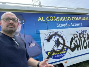 Vandalizzato camper Lega, Ghiozzi: "Teppisti da quattro soldi"