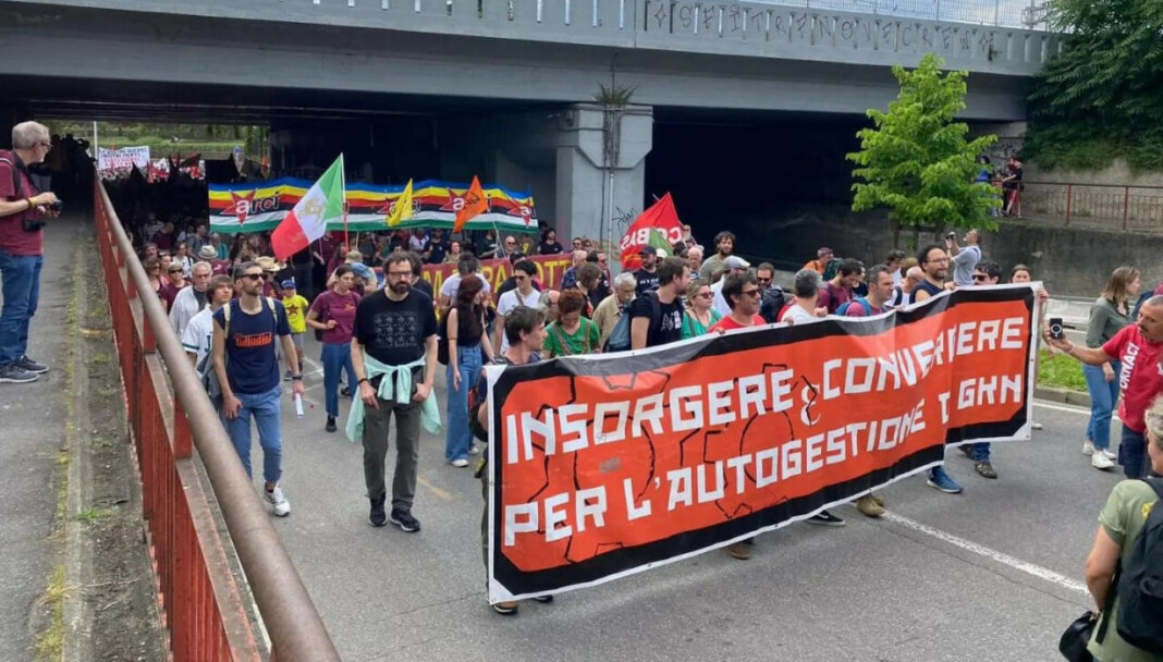 Ex Gkn in piazza a Firenze, oltre tremila persone in corteo