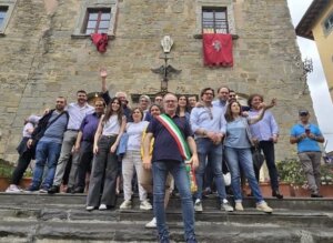 Resa dei conti a Cortona, sindaco Meoni: "Casucci si dimetta"