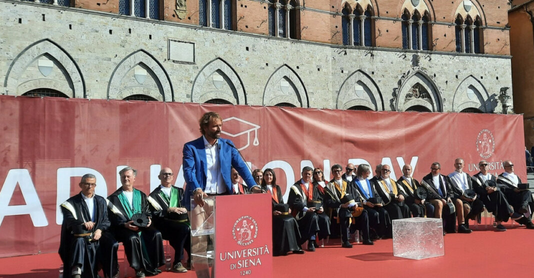 Graduation day Università Siena: festa di laurea con Rosolino