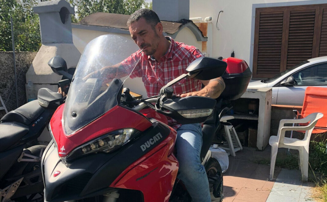 Tragico incidente a Prato, motociclista muore a 49 anni