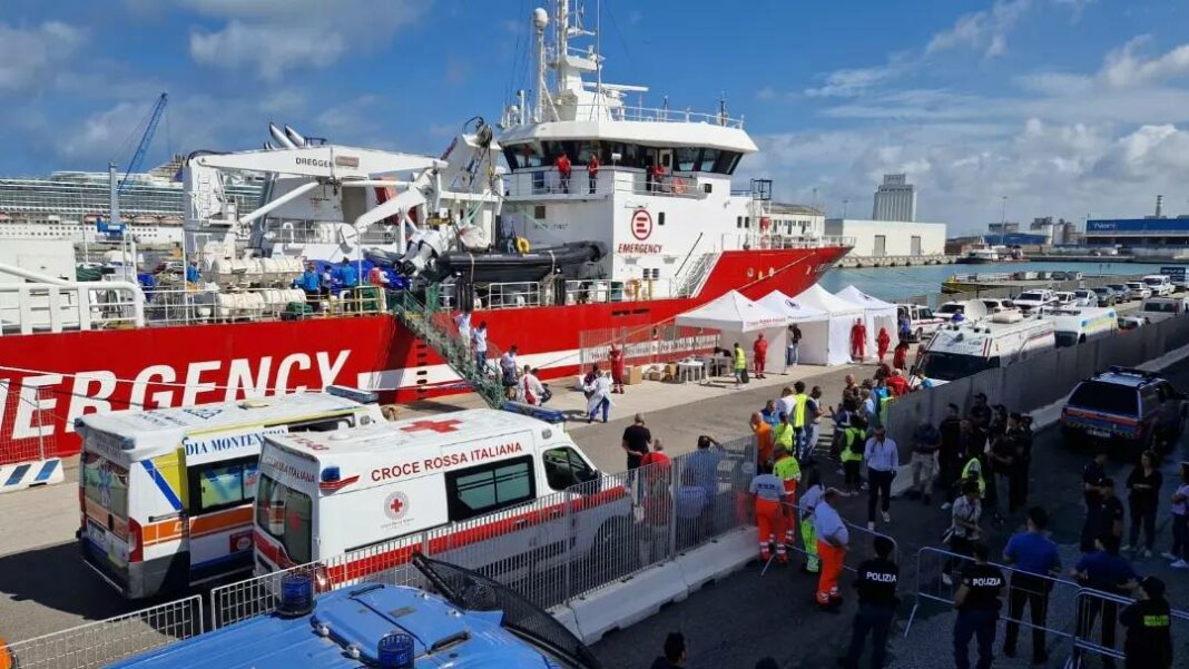 Life Support a Livorno: sbarcano 72 persone. Rimangono in Toscana