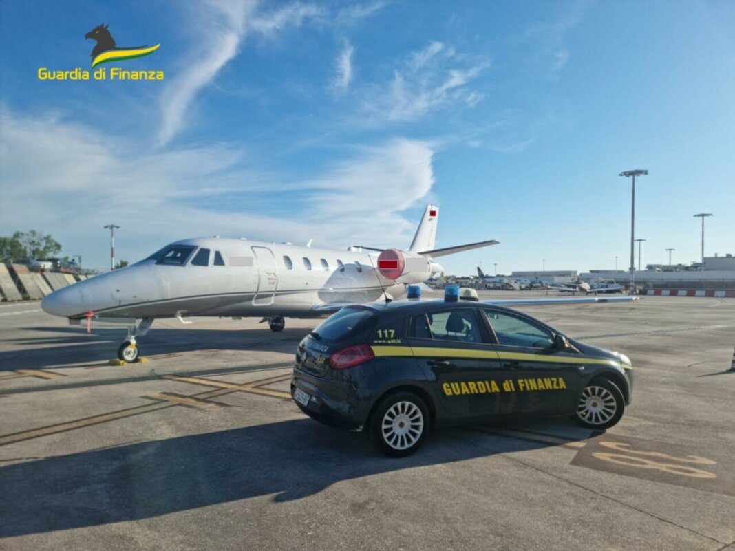 Aerotaxi evasori, da Pisa a Dubai senza pagare tasse