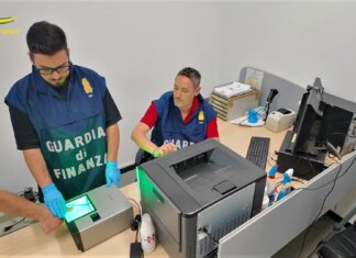 Sfruttamento lavorativo selvaggio nel distretto tessile pratese, arrestato un imprenditore cinese Guardia di Finanza Prato