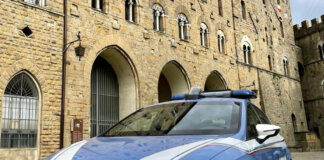 Minacce di morte ripetute agli anziani genitori: in carcere il figlio tossicodipendente polizia Volterra