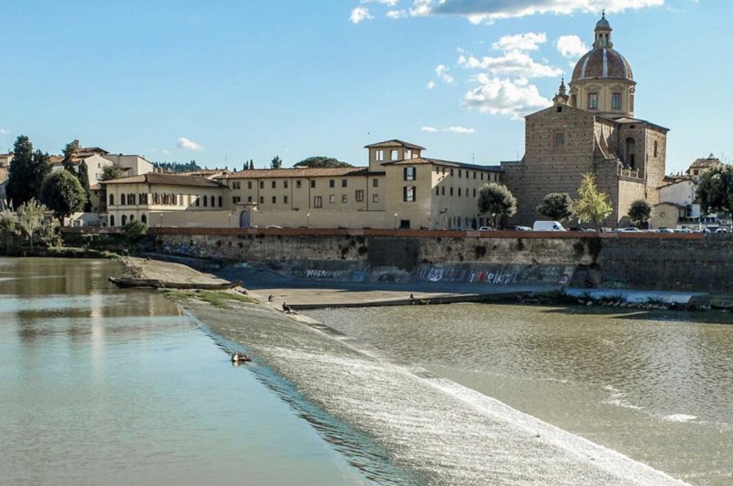 Firenze, veduta della chiesa di Santo Spirito e l'Arno