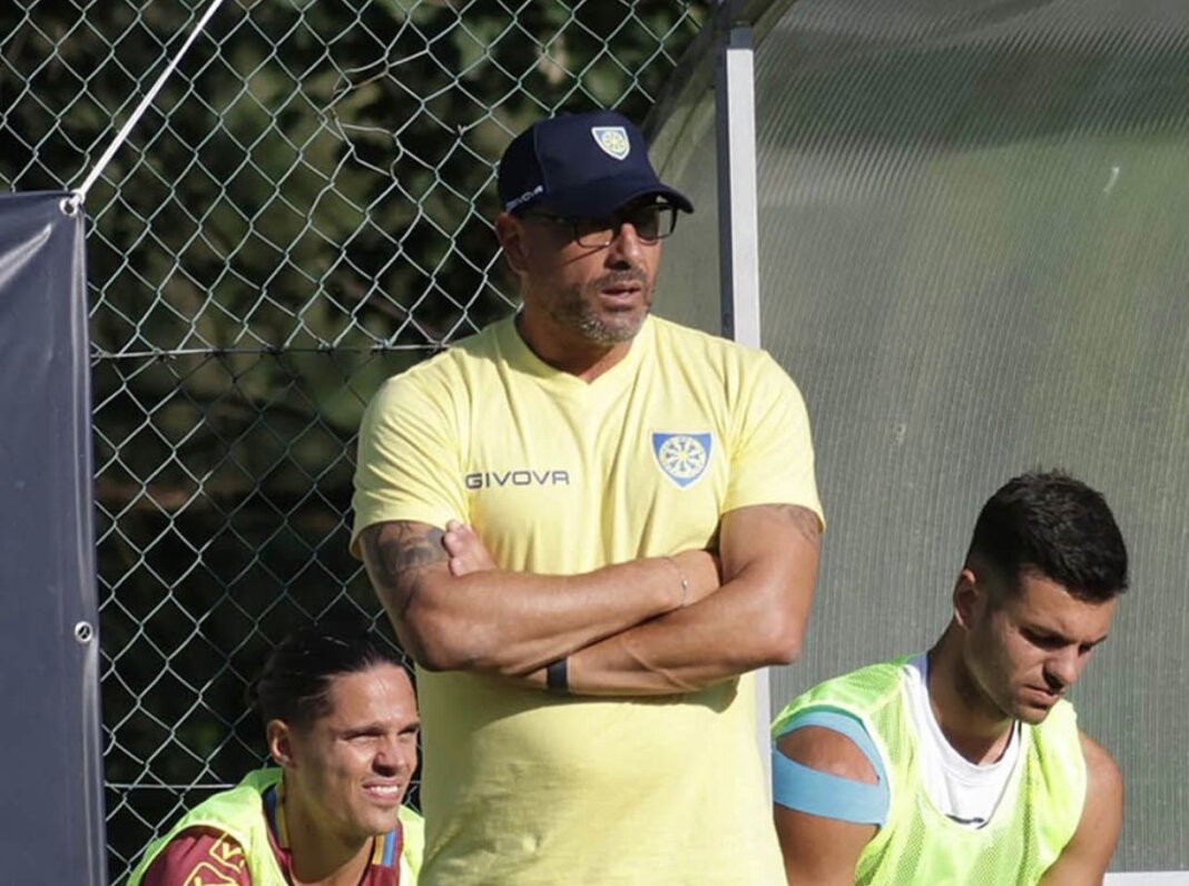 L'allenatore Calabro in panchina nell'amichevole con l'Entella Chiavari