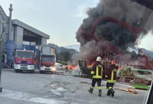 L'incendio alla Carbonovus di Massa