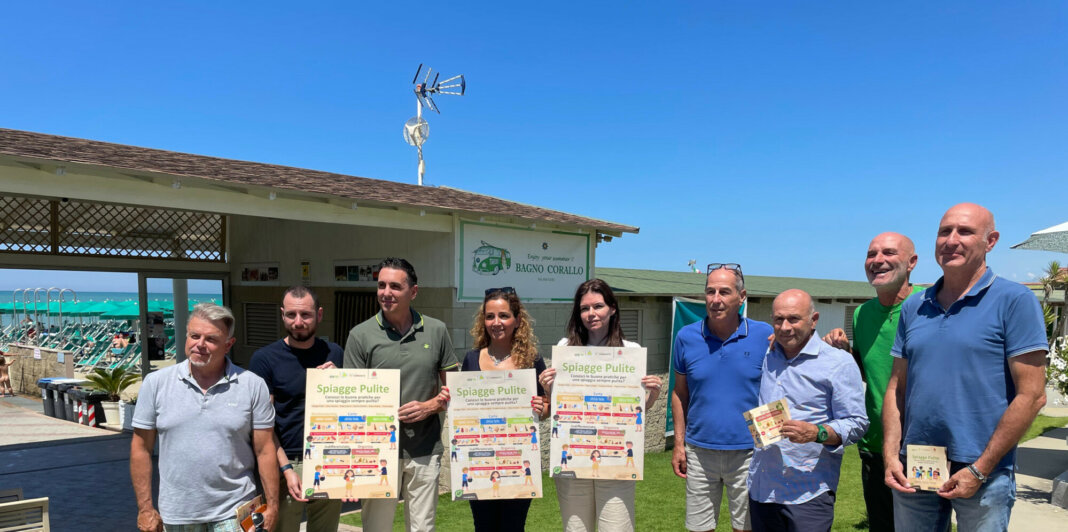 Spiagge pulite a Pisa, raccolta differenziata sotto l'ombrellone