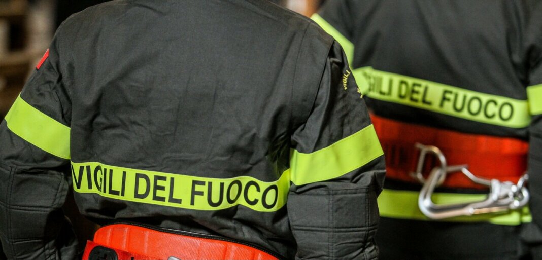 Incendio a Bibbona, muore una donna. Ferito vigile del fuoco