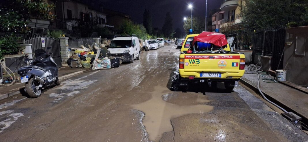 Ordinanza commissariale firmata da presidente Regione per liquidare a Sviluppo Toscana 30% importo oltre 33 milioni. Otto morti nell'alluvione novembre 2023