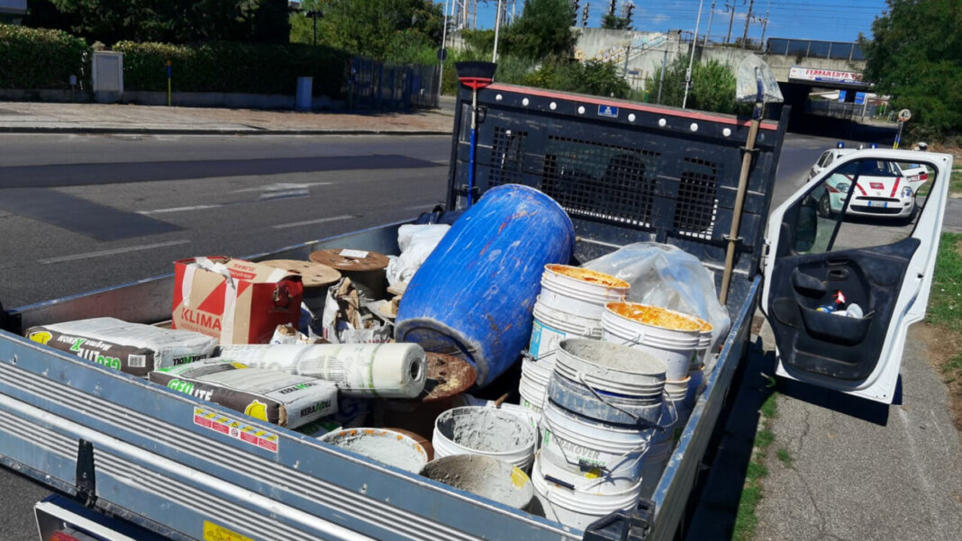 Imbocca l'autostrada per evitare i controlli della polizia municipale ma viene inseguito e multato (Foto Comune di Firenze)