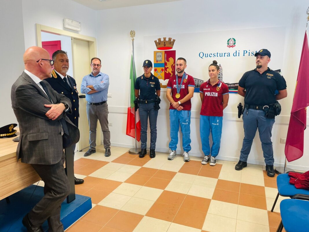 Gli atleti olimpici Gabriele Rossetti e Giulia Gabbrielleschi ricevuti in Questura a Pistoia (foto FB Questura di Pistoia)